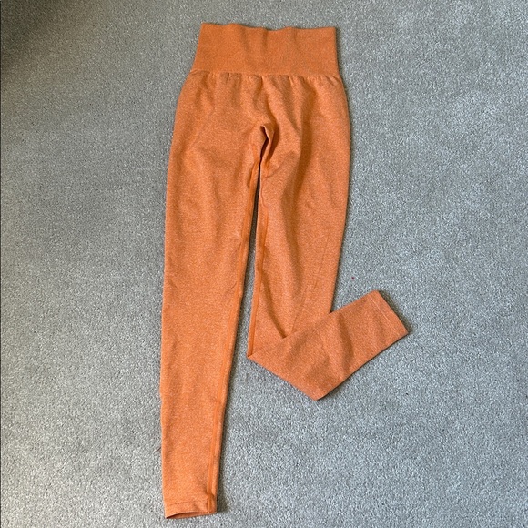 NVGTN Seamless Scrunch-Butt Leggings - Picture 2 of 4